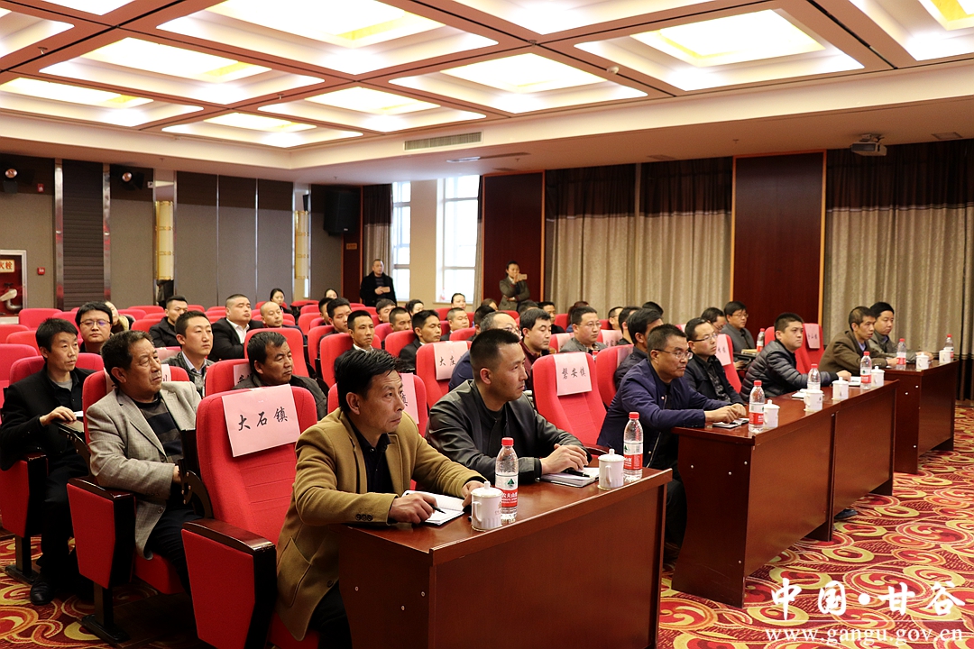 康美(měi)騰淨水(shuǐ)器(qì)在甘谷縣舉行(xíng)淨水(shuǐ)器(qì)、路(lù)燈公益惠民(mín)工(gōng)程捐贈